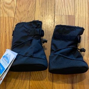 Molehill Mountain baby booties Small